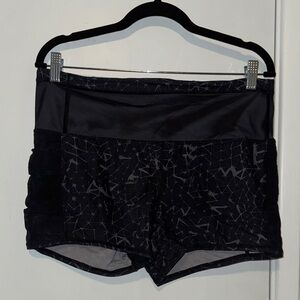 Lululemon // Patterned Athletic Shorts (10 - Black)